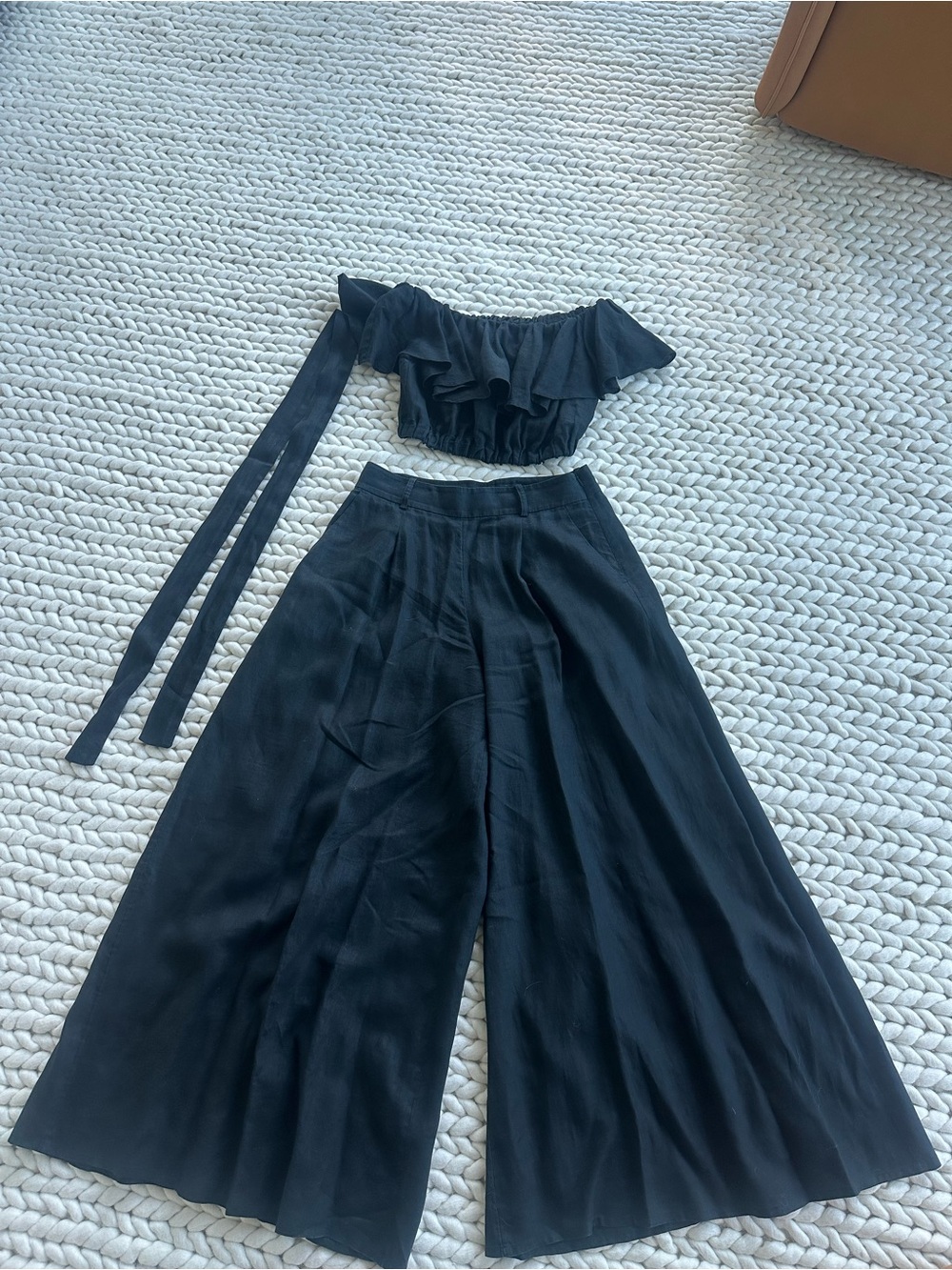Perfect for summer Banana Republic black linen crop top and palazzo pant set